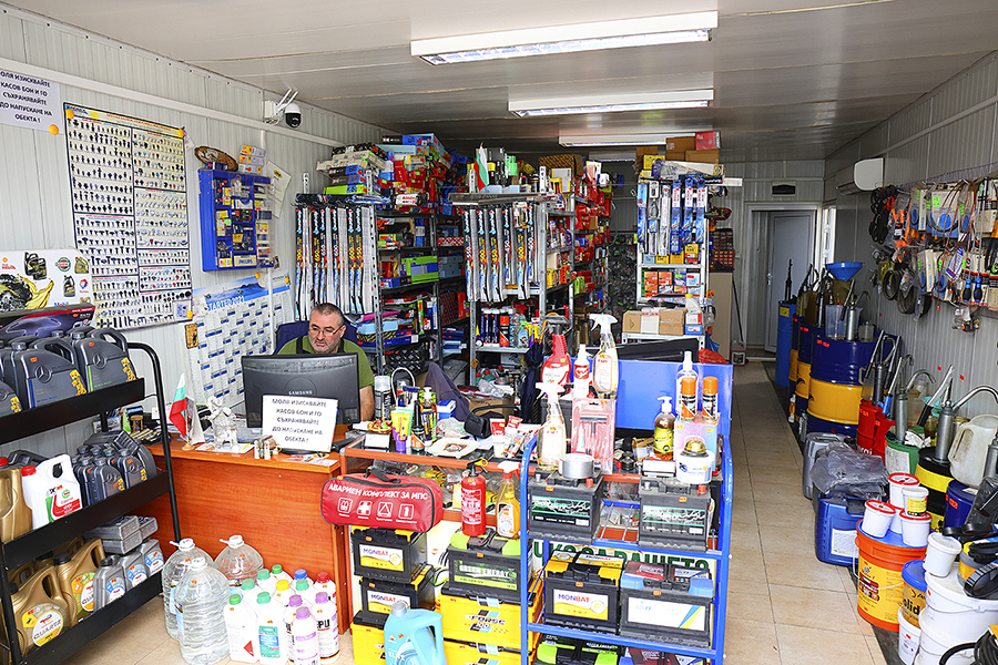 Магазин за авточасти Макели