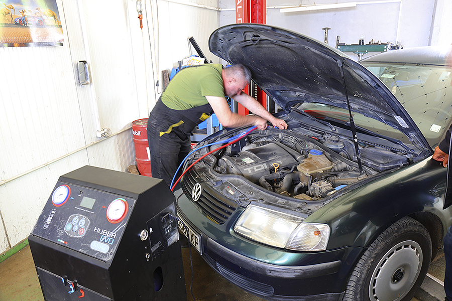 Авточасти и консумативи в магазин Макели